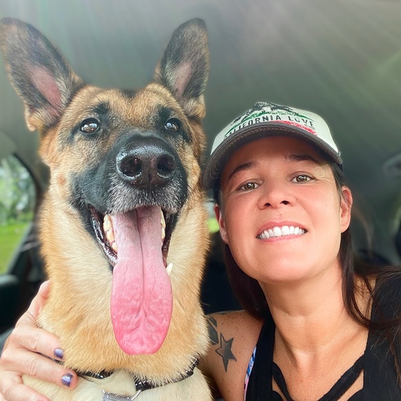 Meet your Posher, Pia - Picture 1 of 1